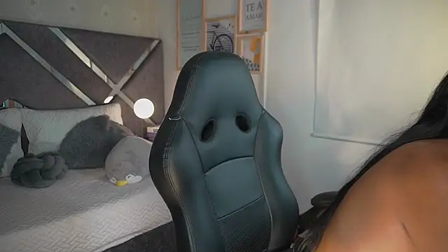 Naomi-Gray webcam