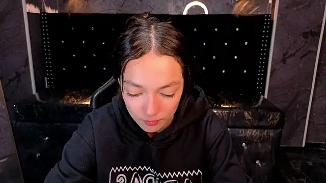 Cinnamon_b webcam