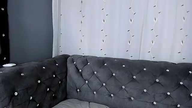 Zoe_Queens webcam