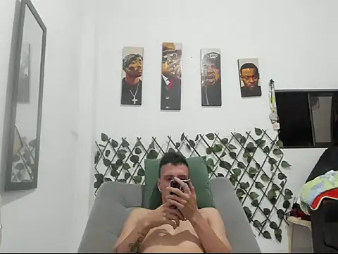 Latins_Boss webcam