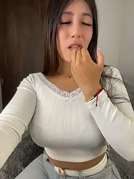 MiaJones21