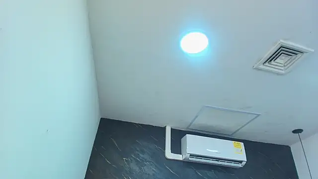 kissme_luna (F teen) - 4 finger  in pussy