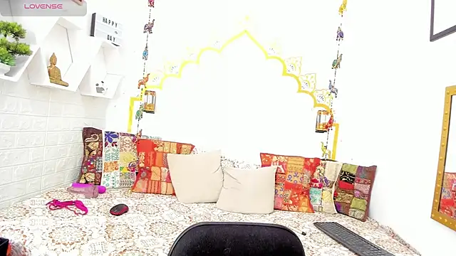 LadyNahir webcam