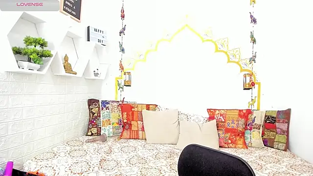 LadyNahir webcam
