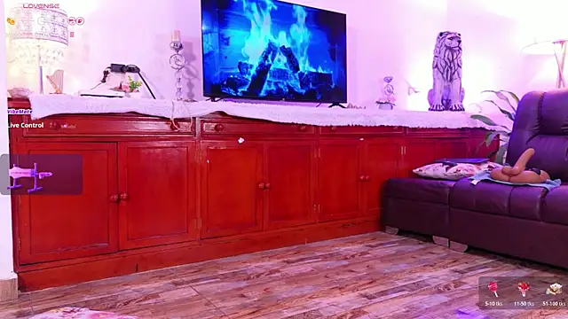 Watch lara_giraldo live on EroticFlix - High definition streams