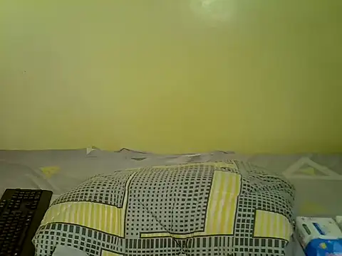 Pearl_petite webcam