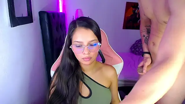 jessi_and_boy live cam on StripChat