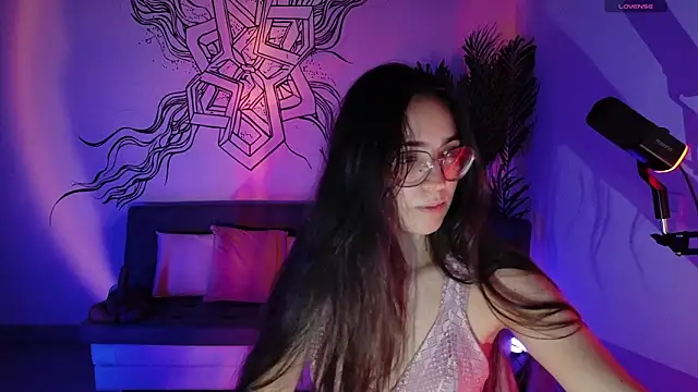 Emmi_Roberts webcam