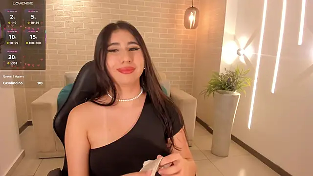 MayaMoretti_ webcam