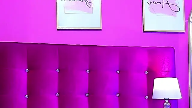 NaughtyyMommyyy webcam
