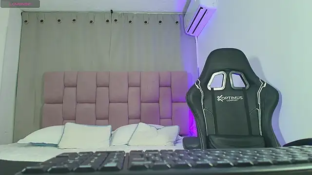 Emily_deluxe18 webcam