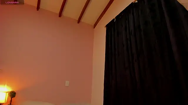 wet_kiiss live cam on StripChat