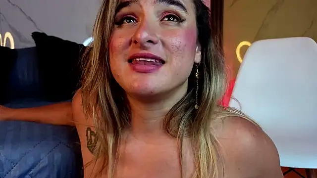CandyQueenGold webcam