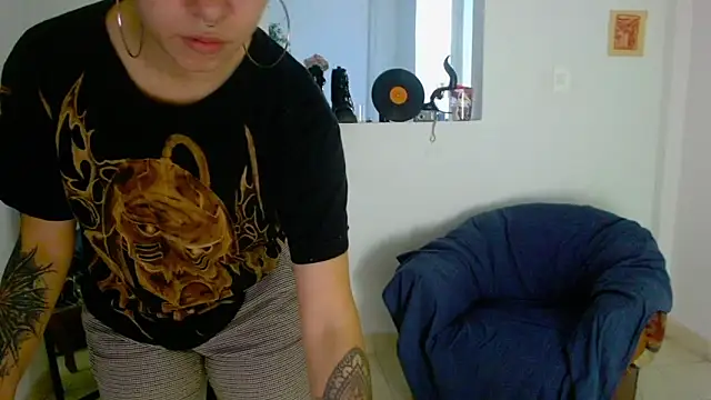 Maam_Ine webcam