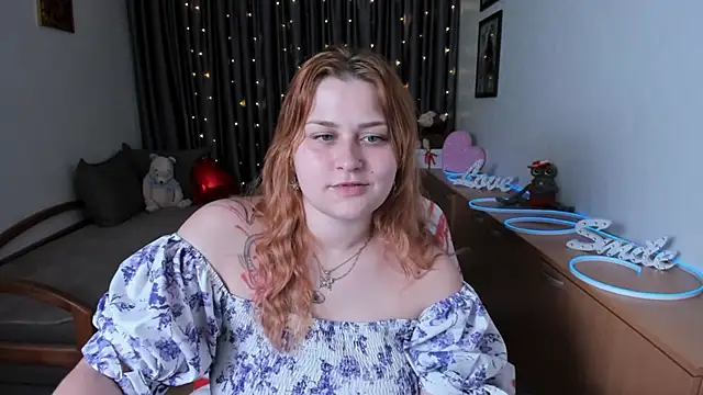 NoraLiin webcam