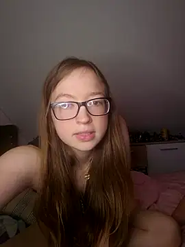 Freaky-Doll webcam