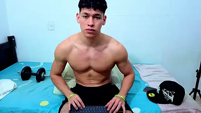Luke_Muscle webcam