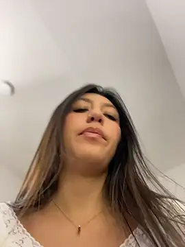 MiaJones21 webcam
