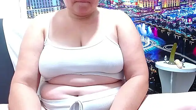 tila_nastyy live cam on StripChat