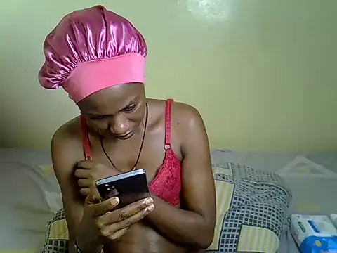 Pearl_petite webcam