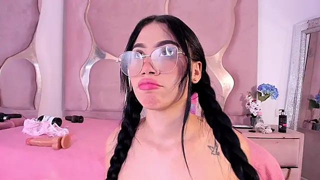 Sofia-candyht live cam on StripChat