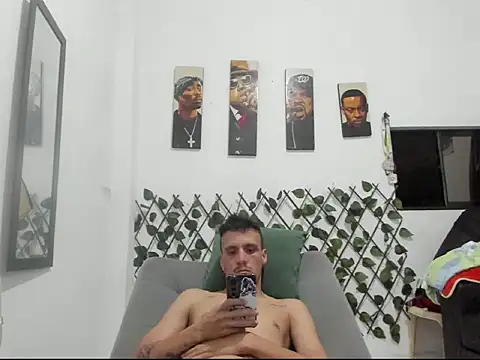 Latins_Boss live cam on StripChat