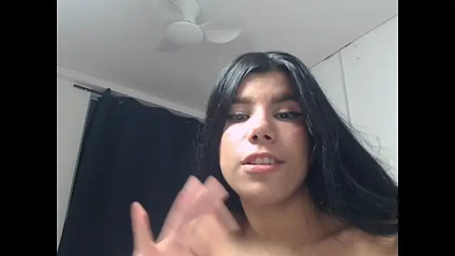 AlejandraScott live cam on StripChat