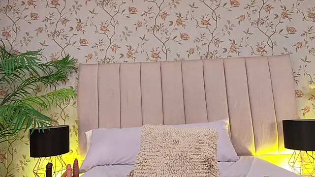 Carrie_GB webcam