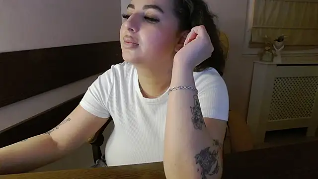BustyAllyy webcam