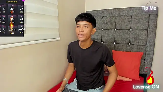 Little_Twink19x webcam