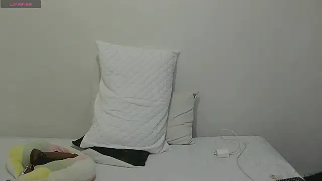 zyra_vex webcam