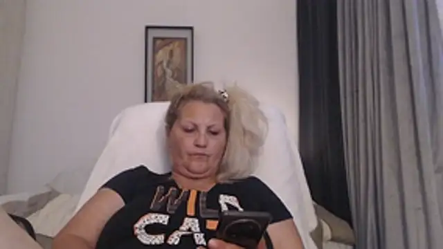 Divineblond webcam