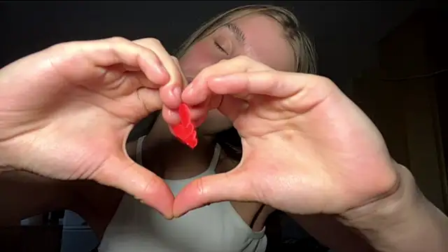 PullyLoves webcam