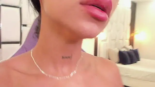 Maia_Clark520 live cam on StripChat