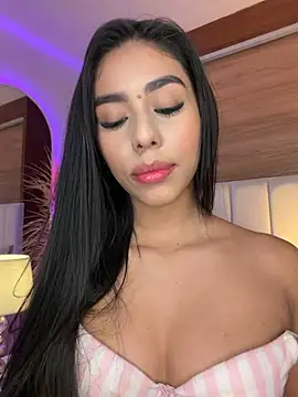 Rossie_Blooms live cam on StripChat