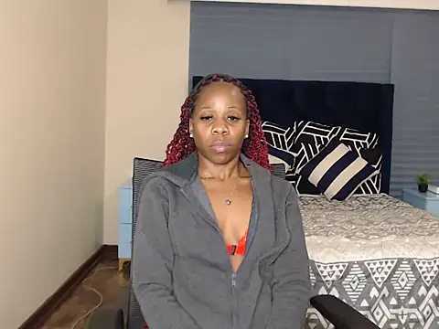 QUEENMANDYY webcam