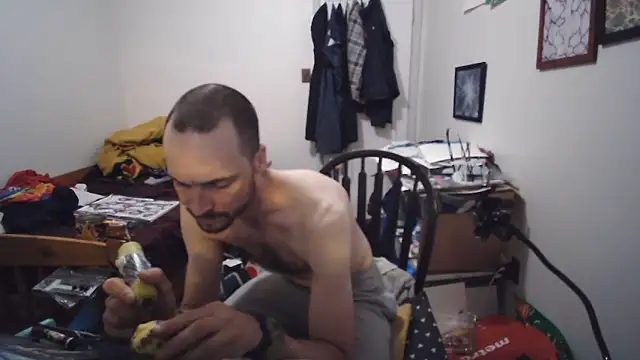 JohnnyMoves webcam
