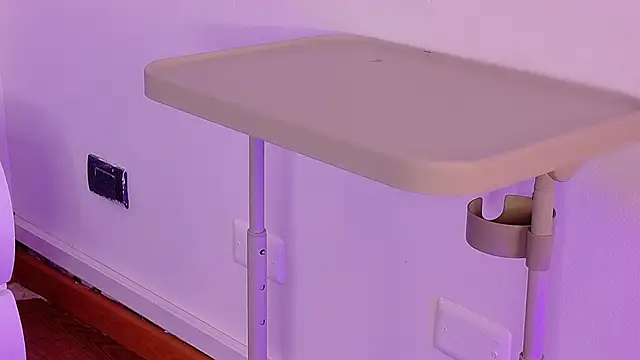 Nicolee_Saint webcam