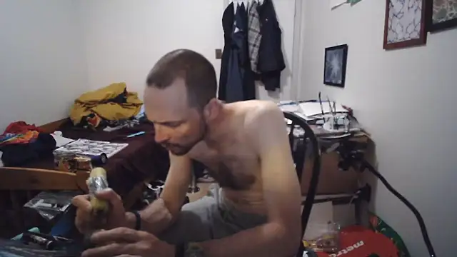 JohnnyMoves webcam