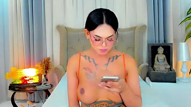 MochaliciousTransOnTop webcam