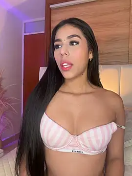 Rossie_Blooms live cam on StripChat