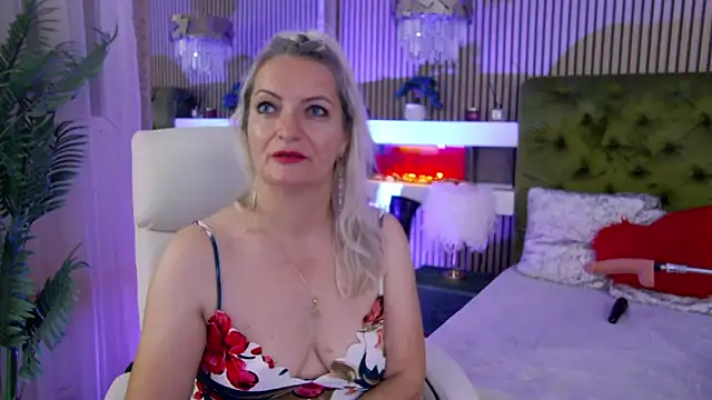 LadyTouch live cam on StripChat