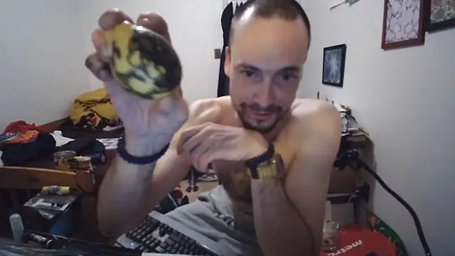 JohnnyMoves webcam
