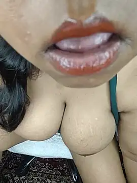 Curvy_Pooja live cam on StripChat