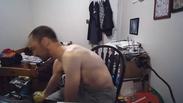 JohnnyMoves webcam