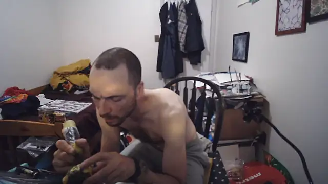 JohnnyMoves webcam