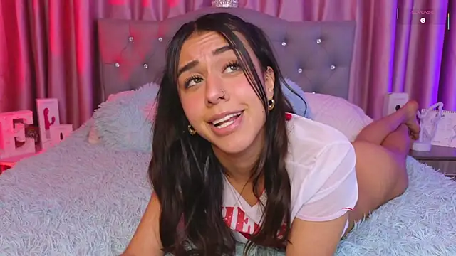emiily_scott1 - Emiily_Scott1's free webcam - UK Sex Cams