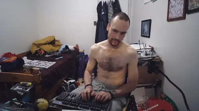 JohnnyMoves live cam on StripChat