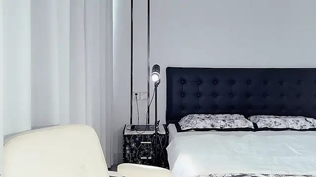 Watch lvy-w live on EroticFlix - High definition streams