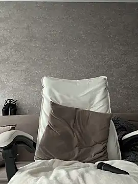 LillySquirtShot live cam on StripChat